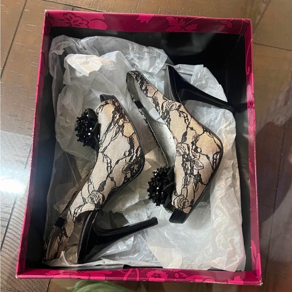 Lulu's Black Lace Peep-Toe Heels - Picture 5 of 7